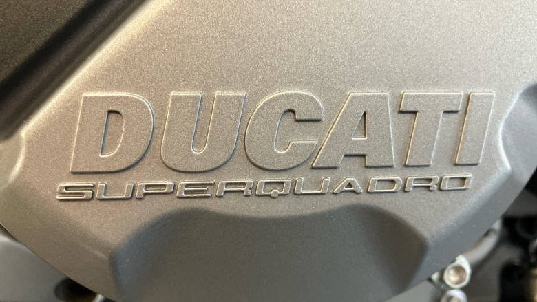 Ducati Streetfighter V2 (22MY)
